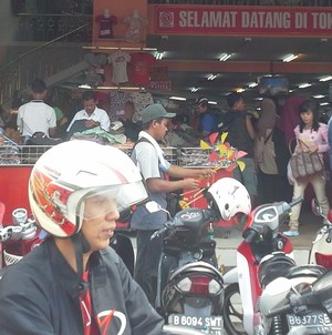 Jelang Lebaran, Masyarakat Mulai Penuhi Pusat Perbelanjaan