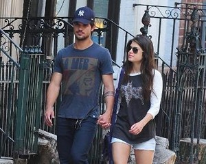 Taylor Lautner Pacaran dengan Aktris Berusia 6 Tahun Lebih Tua