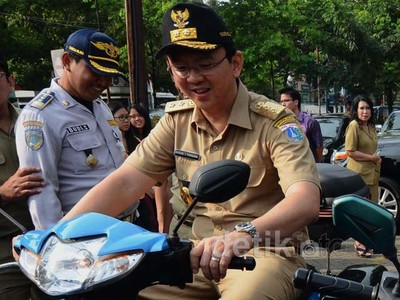 Ahok Pimpin Apel Siaga Lebaran