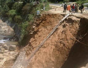 Dua Pekerja Bangunan Tewas Tertimpa Tebing Longsor