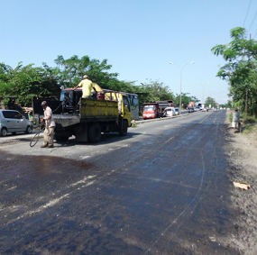 Perbaikan Jalur Mudik Pasuruan Molor, Pengaspalan Dihentikan