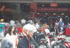 Jelang Lebaran, Masyarakat Mulai Penuhi Pusat Perbelanjaan