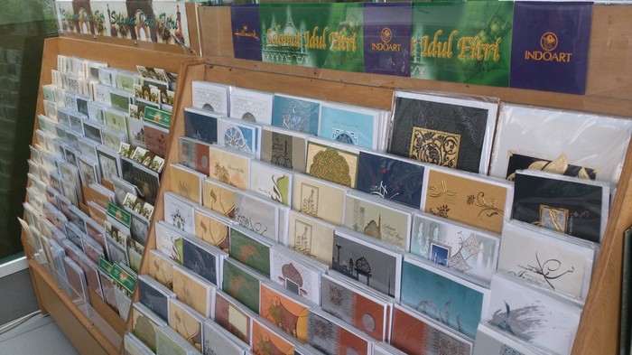 Apa Kabarnya Kartu Lebaran, Masihkah Laris Diburu?