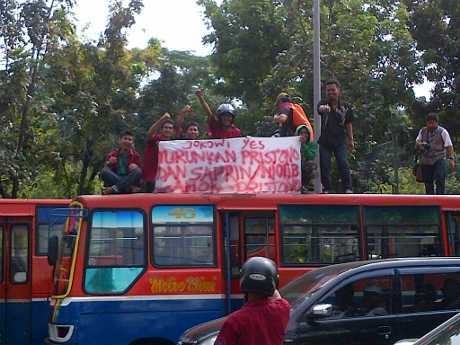 Sopir Metro Mini Menjerit: Kenapa Kopaja Nggak Dikandangin?