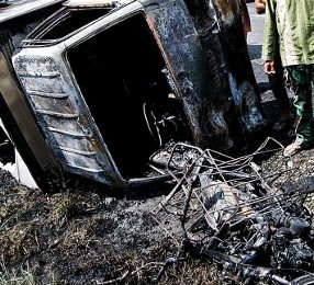 Angkut Gas dan Bensin, Dua Kendaraan Terbakar Setelah Bertabrakan