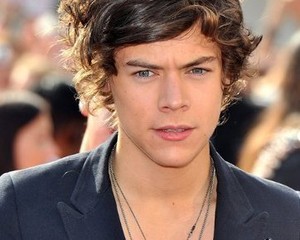 Waduh, Harry Styles Dijuluki Biseksual?