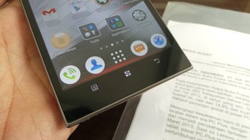     Prosesor dual core 2 GHz Intel Atom Z2580 yang dipakainya serta RAM 2 GB dijanjikan menghadirkan performa garang.