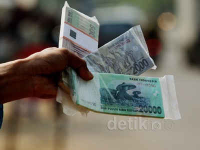 Jasa Penukaran Uang Banjiri Bekasi