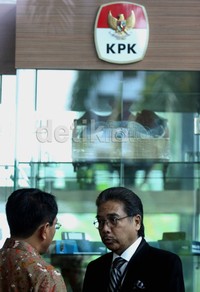 Pengacara di kantor Hotma Sitompoel and Associates, Mario C Bernardo dan pegawai MA, Djodi Supratman terjaring dalam operasi tangkap tangan KPK. Dalam operasi itu penyidik KPK mengamankan uang Rp 78 juta dan Rp 50 juta. Uang itu diduga untuk pengurusan kasus penipuan dengan terdakwa Hutomo Wijaya Onggowarsito yang tengah bergulir pada tahap kasasi di MA. Lamhot Aritonang/detikFoto.