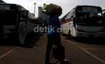 Pemudik Mulai Serbu Terminal Lebak Bulus