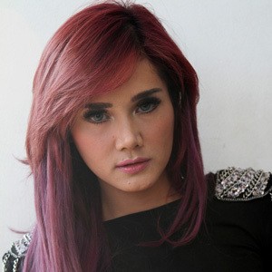 Mulan Jameela Ajak Anak Jalanan Belanja Baju Lebaran