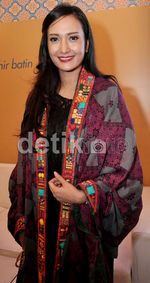 Senyuman Artika Sari Devi