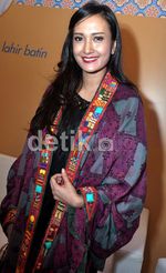 Senyuman Artika Sari Devi