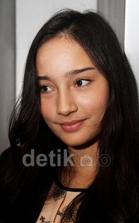 Gadis kelahiran 21 Mei 1997 itu terlihat cantik dengan make-up yang tipis. Gus Mun/detikHOT.