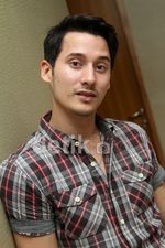 Kemeja Kotak-kotak Nino Fernandez