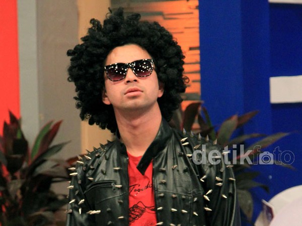 Ngeri! Jaket Kulit Raffi Ahmad Berduri