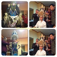 Persiapan Syahrini dengan 'Sanggul Bhinneka Tunggal Ika'-nya. (Instagram)