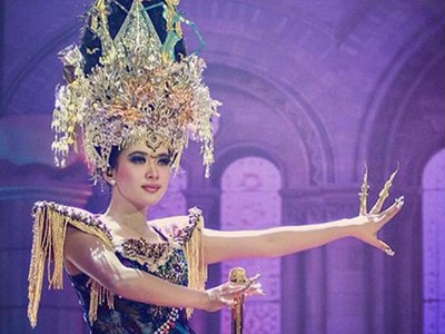 Sanggul Bhinneka Tunggal Ika Syahrini