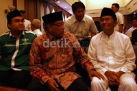 Said Aqil Siradj berbincang dengan Dahlan Iskan.
