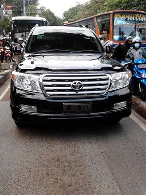 Siapa Pemilik B 85 RKM yang Sopirnya Pukul Penjaga Busway Masih Misterius