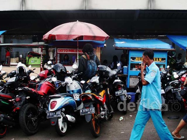 Halte Jadi Tempat Berjualan