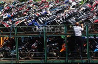 Sebanyak 35 truk dikerakan untuk mengangkut 1.716 unit sepeda motor.