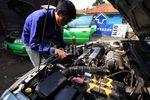 Calon Pemudik Ramai-ramai Servis Mobil