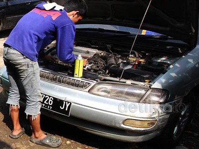 Calon Pemudik Ramai-ramai Servis Mobil