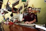 Jelang Lebaran Omset Reparasi Sofa Meningkat