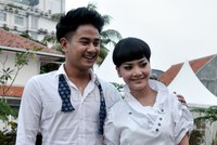 Hubungan aktor Dwi Andhika dengan pedangdut Irma Dharmawangsa makin serius. Noel/detikHOT.