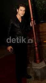 Man in Black, Indra Bruggman