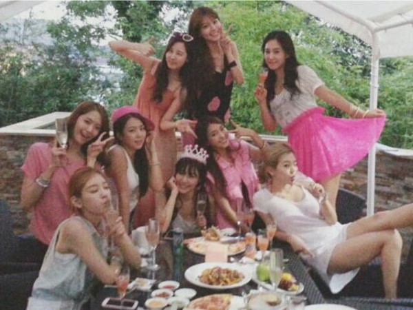 Keceriaan SNSD Rayakan Ultah Tiffany