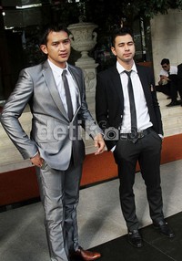 Rezky dan Raffi tampak necis. Gus Mun/detikHOT.