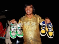 Koleksi sepatu Pak Tarno.