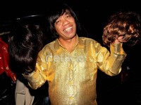 Pak Tarno juga membawa wig-nya.