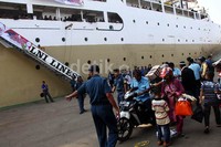 Ribuan warga mudik gratis dengan kapal laut di Dermaga Nusantara Pura Pelabuhan Tanjung Priok, Jakarta Utara.