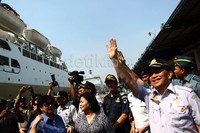     Menteri Perhubungan EE Mangindaan akan melepas kapal pengangkut pemudik KM Dobonsolo dan KRI Banda Aceh di Dermaga Nusantara Pura Pelabuhan Tanjung Priok, Jakarta Utara.