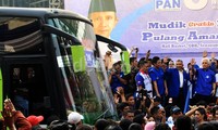 Hatta Rajasa melepas pemudik di Senayan, Jakarta, Sabtu (3/8/2013).
