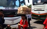 Terminal Pulo Gadung Dipadati Pemudik
