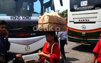 Seperti biasa, para pemudik akan membawa tas dan kardus berisi oleh-oleh untuk keluarga di kampung halaman.