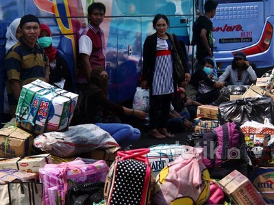 Terminal Pulo Gadung Dipadati Pemudik