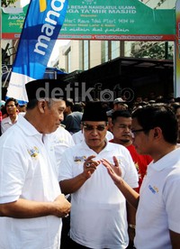 Pahala N. Mansury berbincang dengan Said Aqil Siradj usai pelepasan para pemudik ke kampung halamannya masing-masing.
