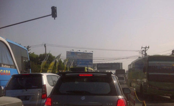 Lalin Mudik Arah Simpang Mutiara-Jomin Macet