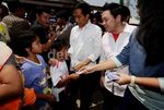 Jokowi Bagi-bagi THR di Muara Angke