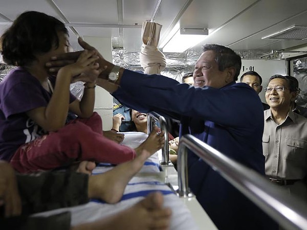 Presiden SBY Kunjungi Pemudik KRI Banda Aceh