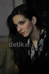 Nia dan tatapan seriusnya. Mauludi Rismoyo/DetikHot