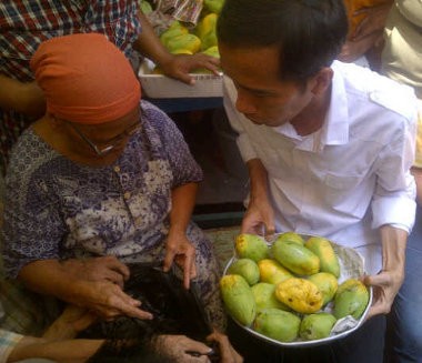 Jokowi Keluarkan Zakat Rp 20 Juta