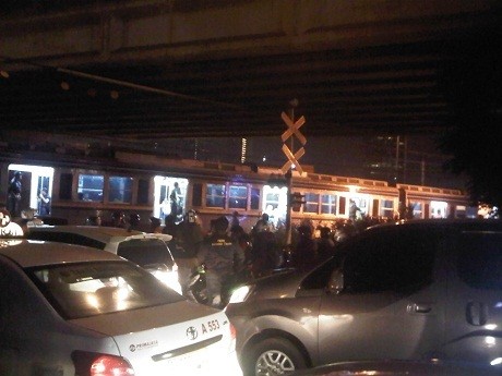 Ada Kereta Mogok, 2 KRL Tertahan di Tanah Abang