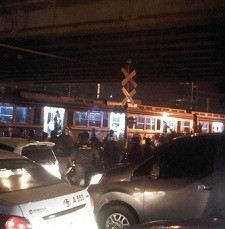 Ada Kereta Mogok, 2 KRL Tertahan di Tanah Abang