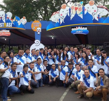 Untuk bus dan mobil pribadi, pemudik diberangkatkan dari gedung renang Senayan, Jakarta. Sedangkan rombongan kereta api dilepas melalui stasiun Gambir.     